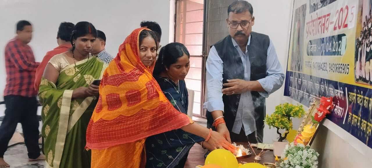 कस्तूरबा गांधी को पुष्पांजलि के संग बच्चों का प्रवेशोत्सव शुरू