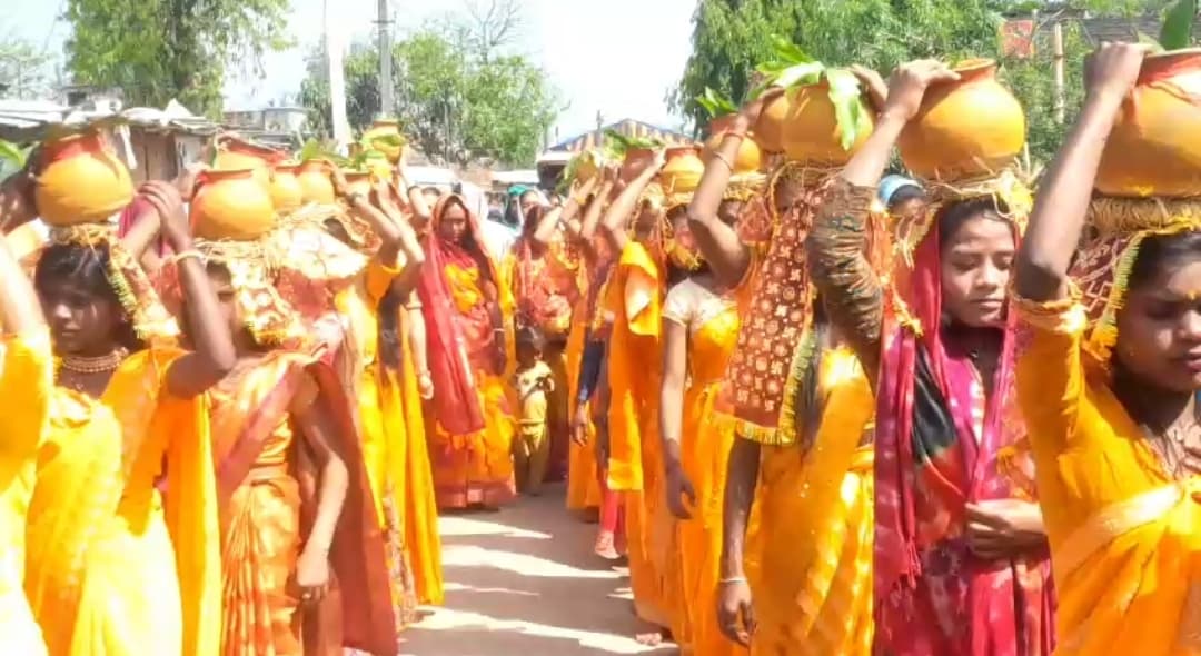 धूमधाम से निकली कलश यात्रा, भक्तिमय हुआ गांव