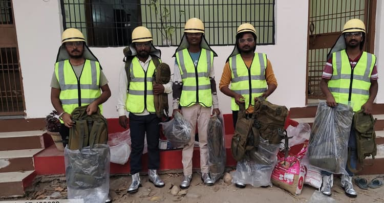 वीटीआर प्रशासन ने फायर वाचरों में बांटी सेफ्टी कीट