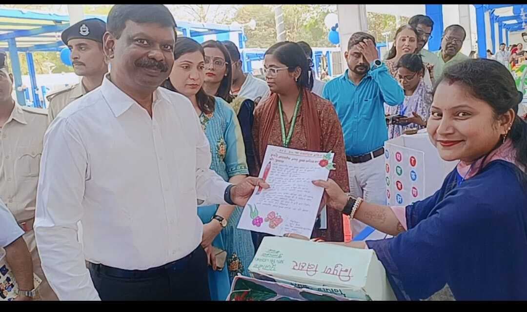 राज्यस्तरीय प्रतियोगिता में पूजा बोस की कठपुतली बनी आकर्षण का केंद्र