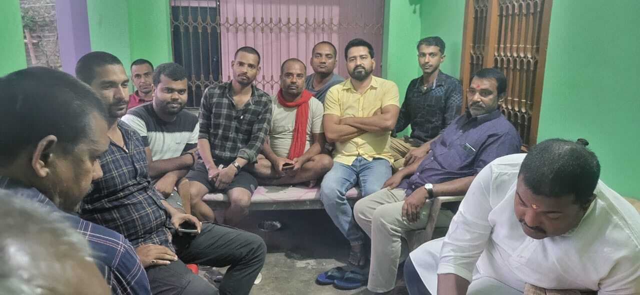 संगठित होकर ही हम अपने अधिकारों के लिए लड़ सकते हैं