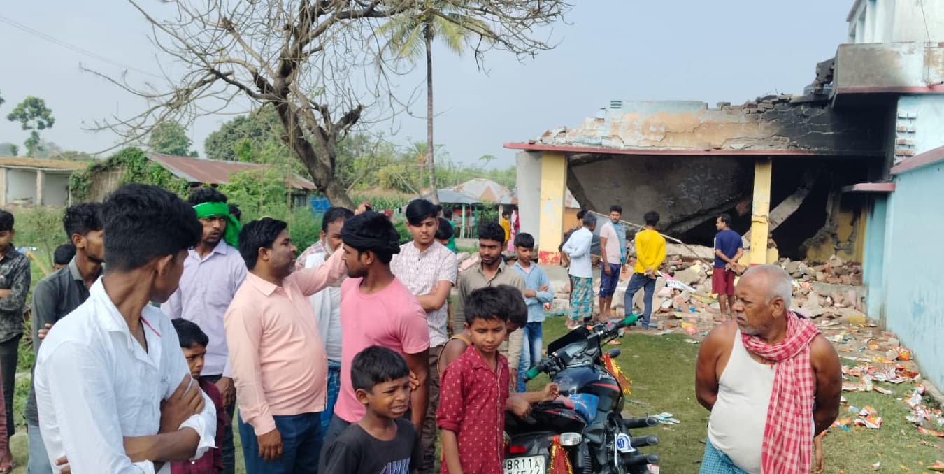 बिस्कुट गोदाम में हुआ जोरदार धमाका, प्रोपराइटर की हालत गंभीर