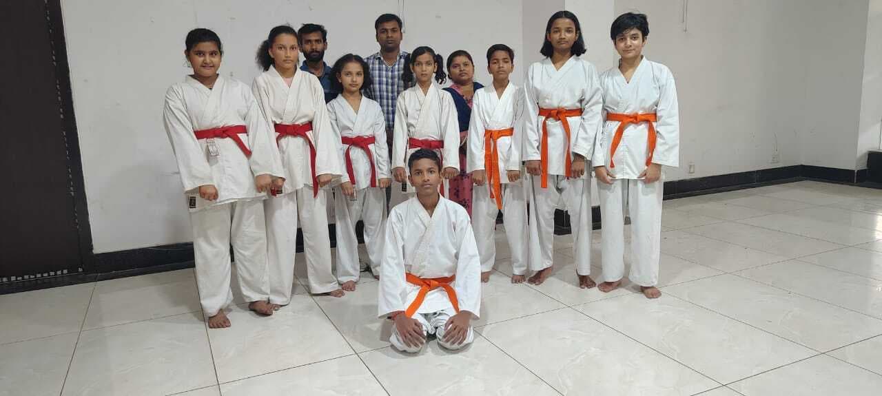 राज्य स्तरीय कराटे प्रतियोगिता के लिए मधेपुरा की टीम पटना रवाना