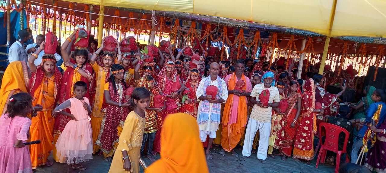 सुरसर नदी में कलश का किया गया विसर्जन