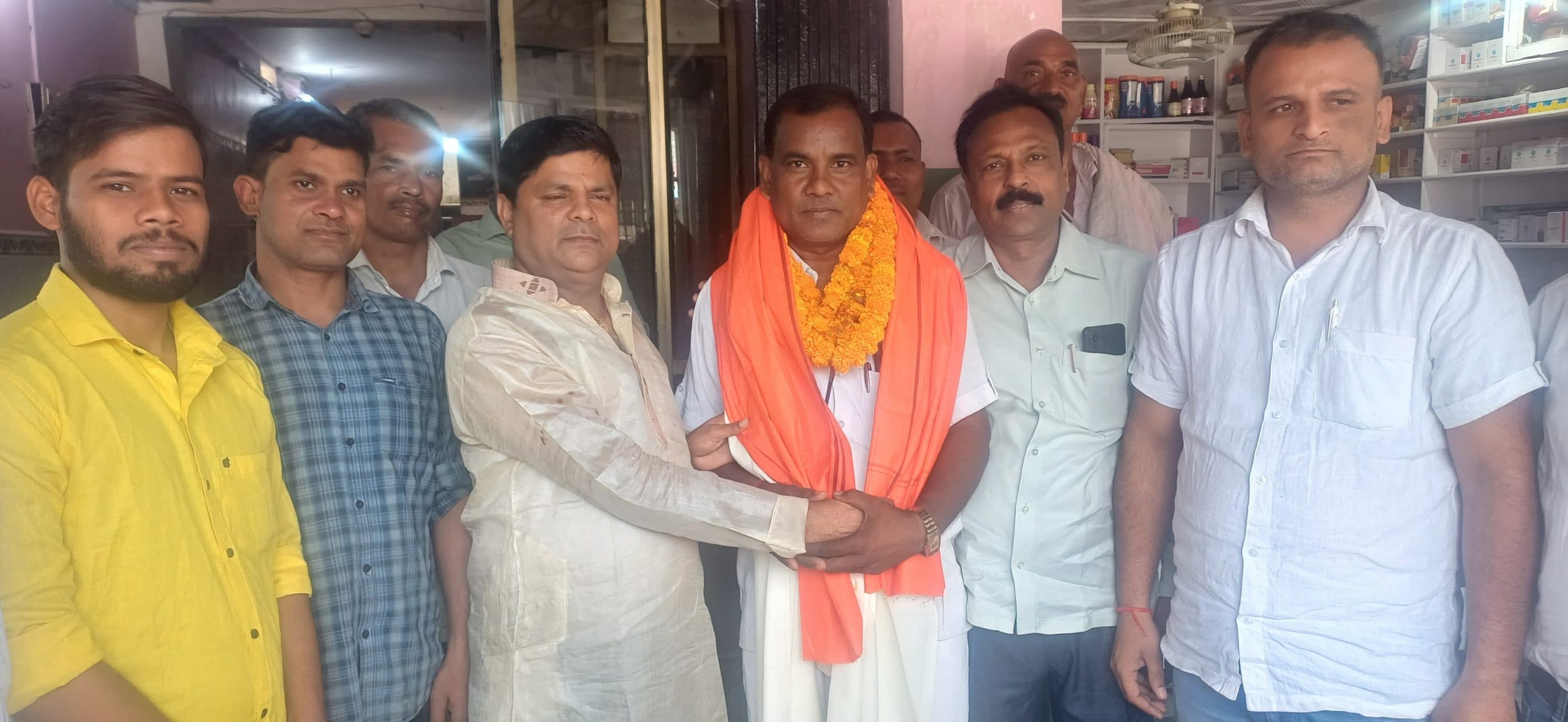 नवनियुक्त 20 सूत्री प्रखंड अध्यक्ष को किया सम्मानित