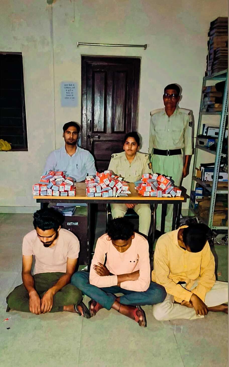 22 लीटर शराब के साथ तीन तस्कर गिरफ्तार