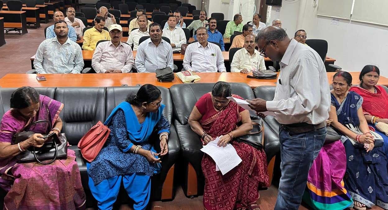 छह साल में 15 परीक्षाओं की पारिश्रमिक को ले विवि से लगायी गुहार