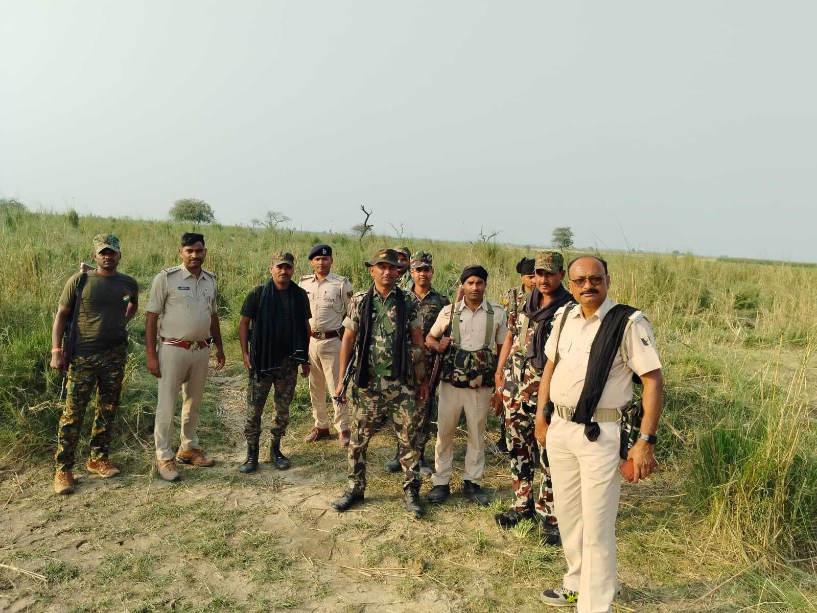 पुलिस एसटीएफ ने संयुक्त रूप दियारा क्षेत्रों गस्ती अभियान चलाया