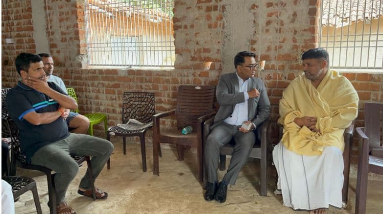 सीएम ने पूर्व कृषि मंत्री व परिजनों को ढांढस बंधाया, दी सांत्वना