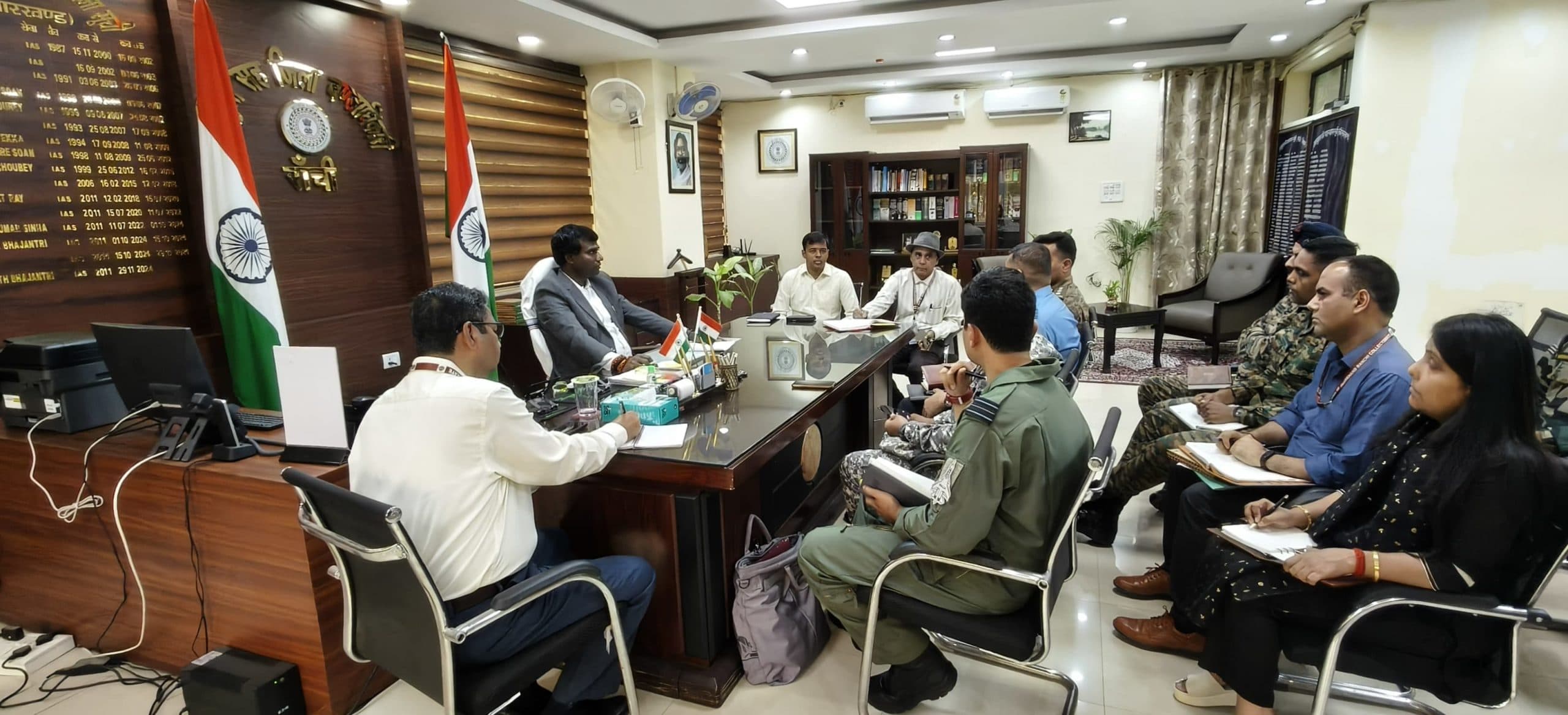 Ranchi news : डीसी ने एयर शो की तैयारी का लिया जायजा, पेयजल व शौचालय की व्यवस्था करने का निर्देश