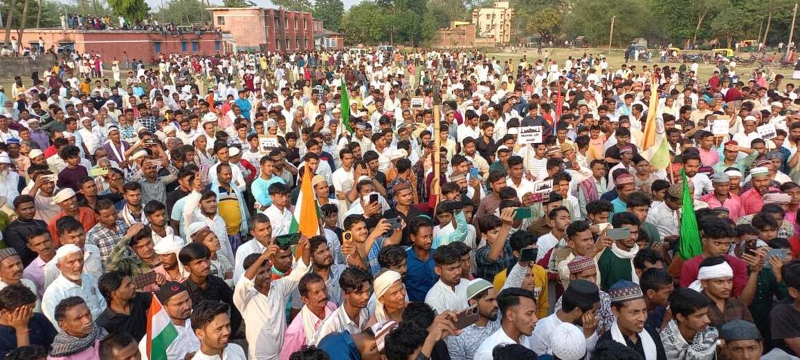 वक्फ बिल संशोधन कानून के विरोध में जुलूस निकालकर जताया विरोध