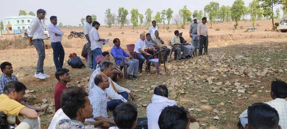 ग्रामीणों ने जमीन देने से किया इनकार, लौटे अफसर