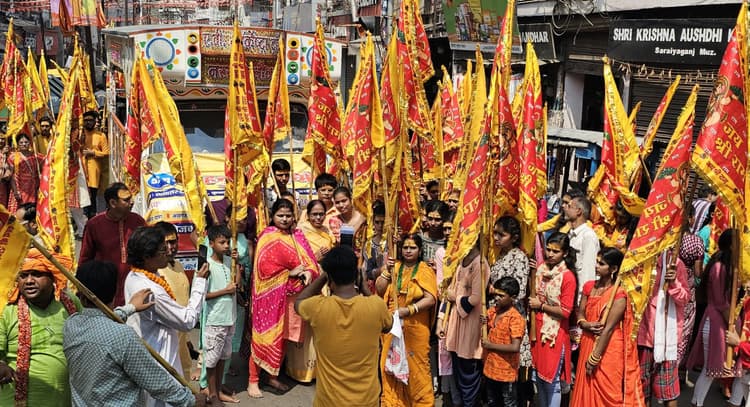 Muzaffarpur News 251 ध्वजाएं, जयकारों के बीच शोभायात्रा