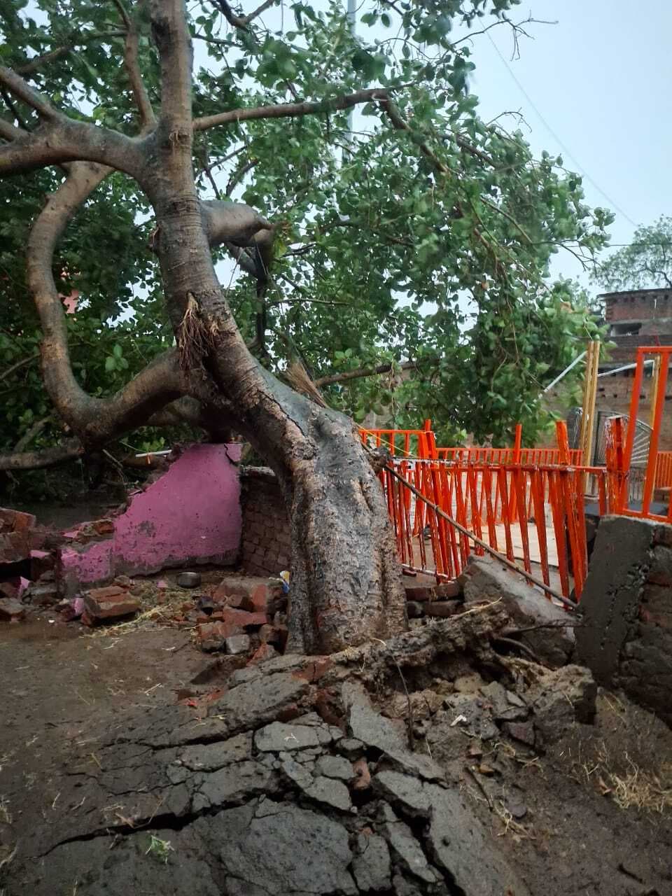 आंधी-बारिश से बिजली आपूर्ति ठप