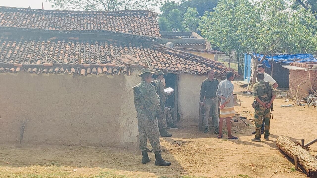 छेड़खानी करने पर पति-पत्नी ने की युवक की हत्या