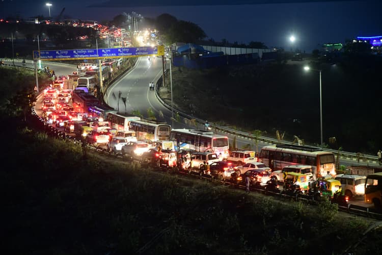 Patna news : गांधी सेतु, गंगा पथ और गांधी मैदान में लगा भीषण जाम