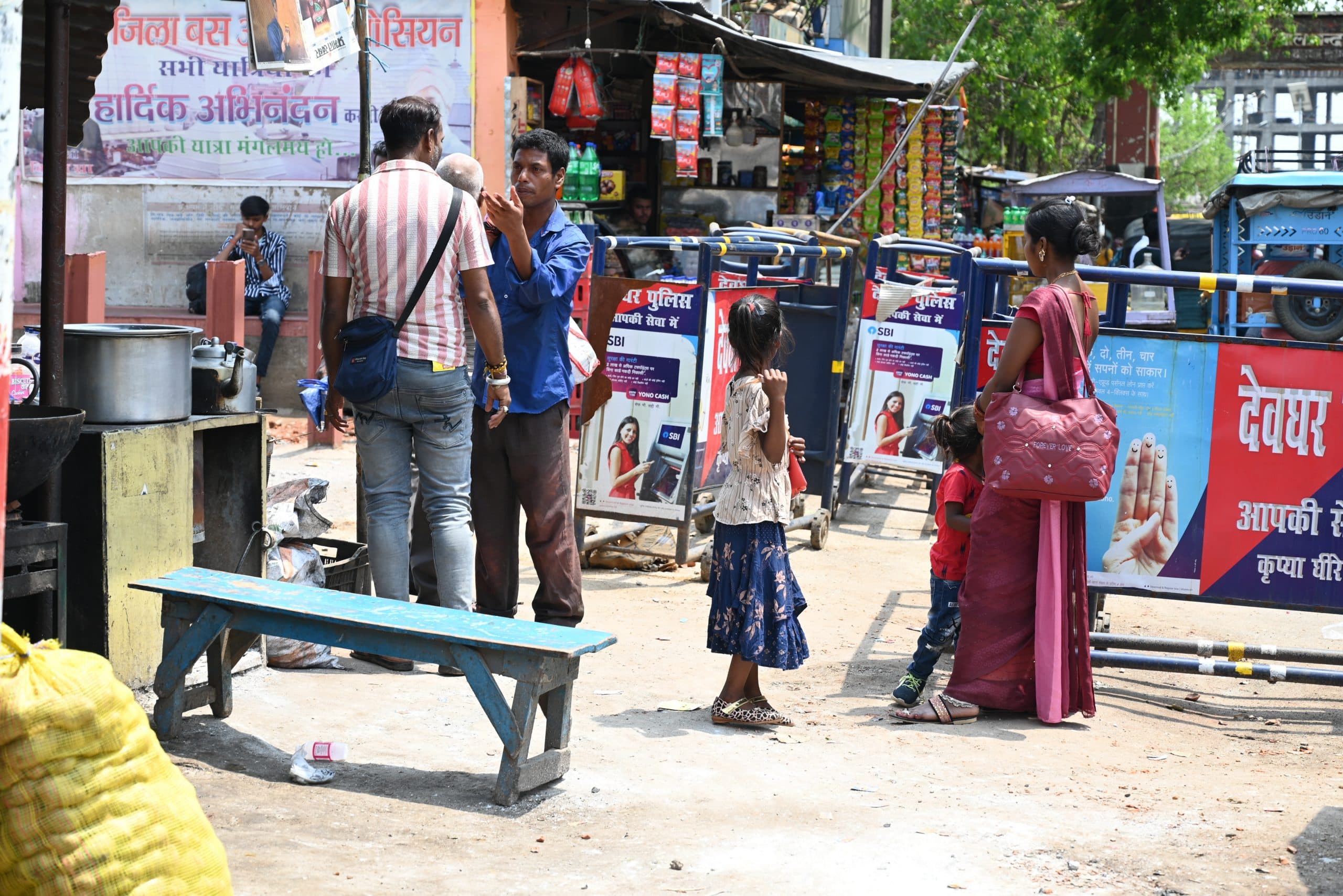 deoghar news : बसों का संचालन नहीं होने से दिनभर परेशान रहे यात्री