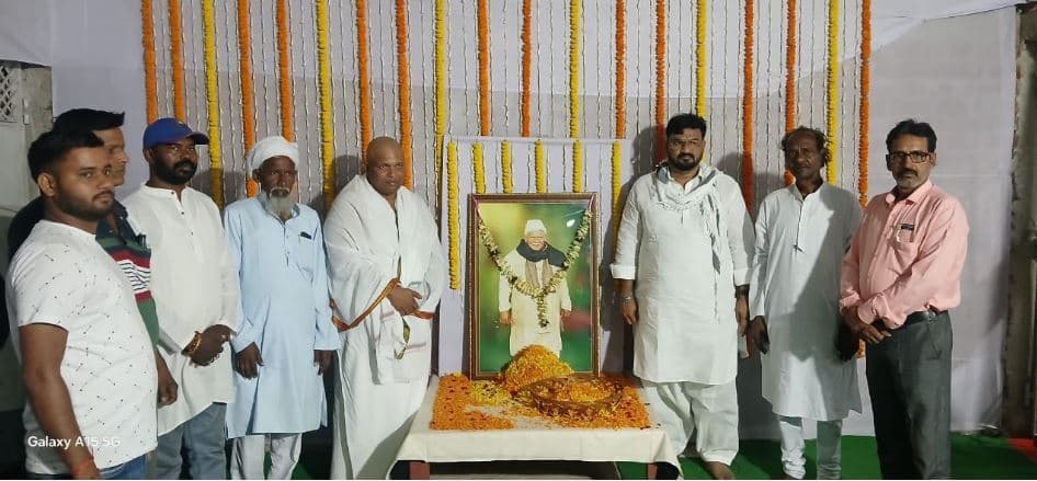 अल्पसंख्यक कल्याण मंत्री ने हरिशंकर पत्रलेख को दी श्रद्धांजलि