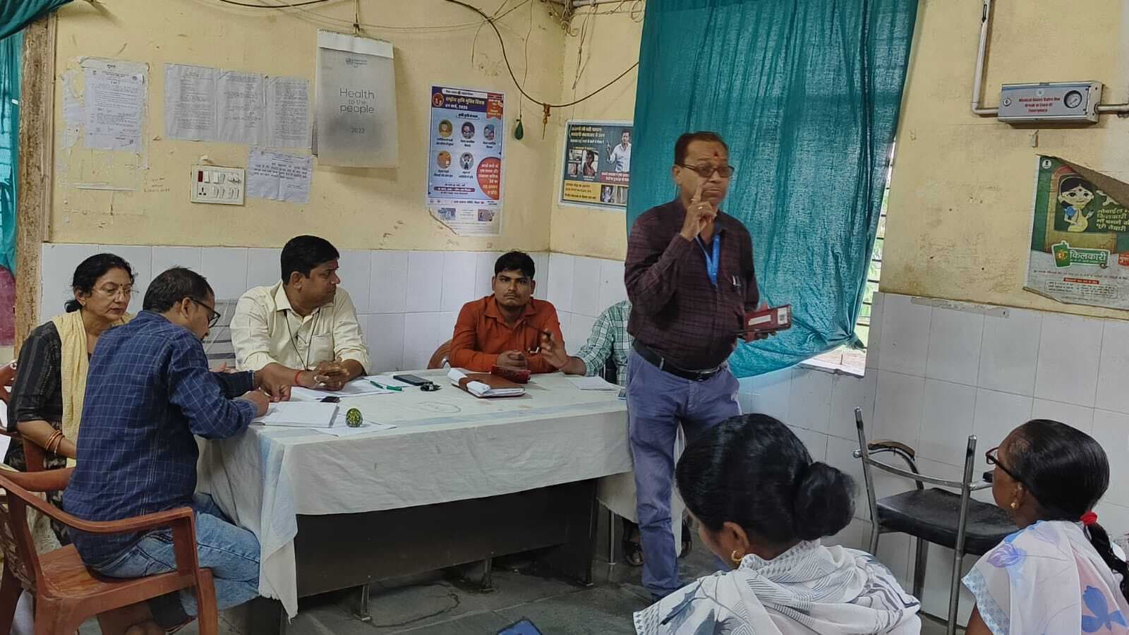 Madhubani News : सीएचसी प्रभारी ने महिला लाभार्थी को प्रोत्साहित करने का दिया निर्देश