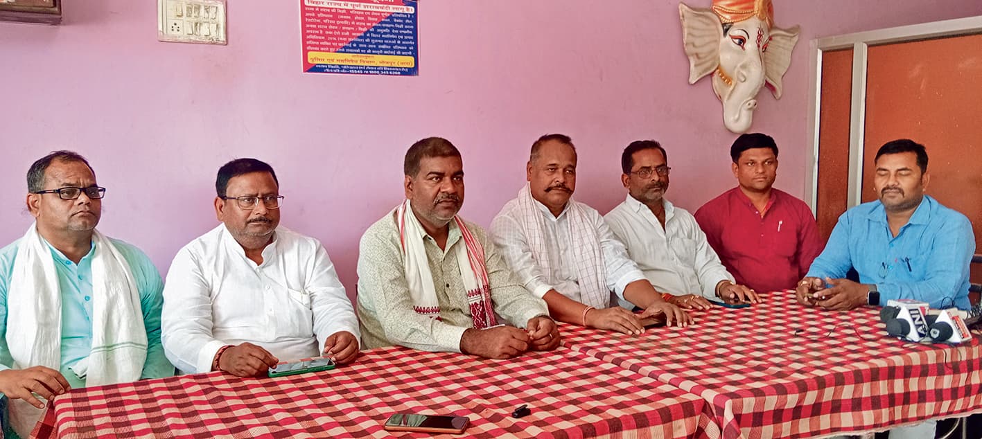 काला बिल्ला लगाकर विरोध करेगा मुखिया संघ