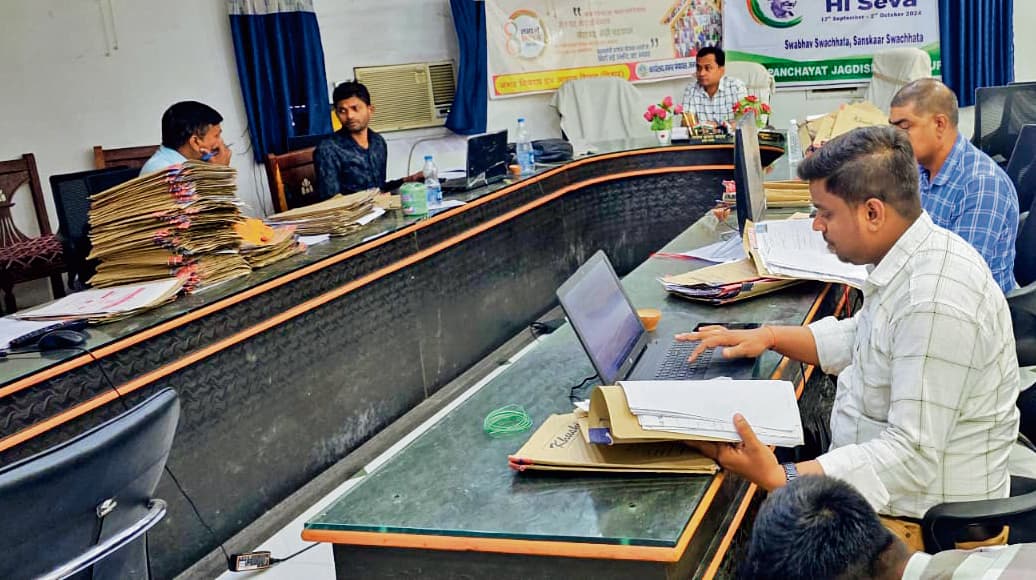 नगर पंचायत में शहरी आवास योजना की हुई समीक्षा