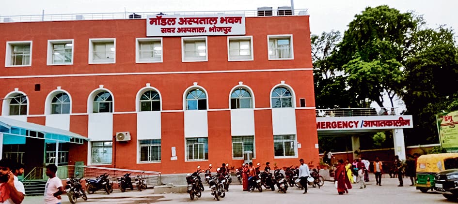 सदर अस्पताल में इमरजेंसी विभाग में लोगों को नहीं मिलती है सुविधा