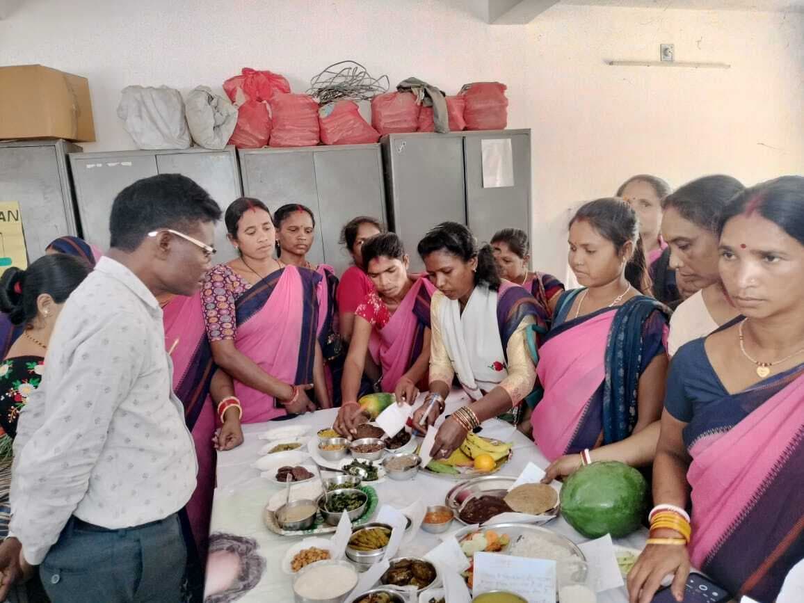 Giridih News :देवरी में मोटे अनाज से निर्मित व्यंजनों की प्रदर्शनी