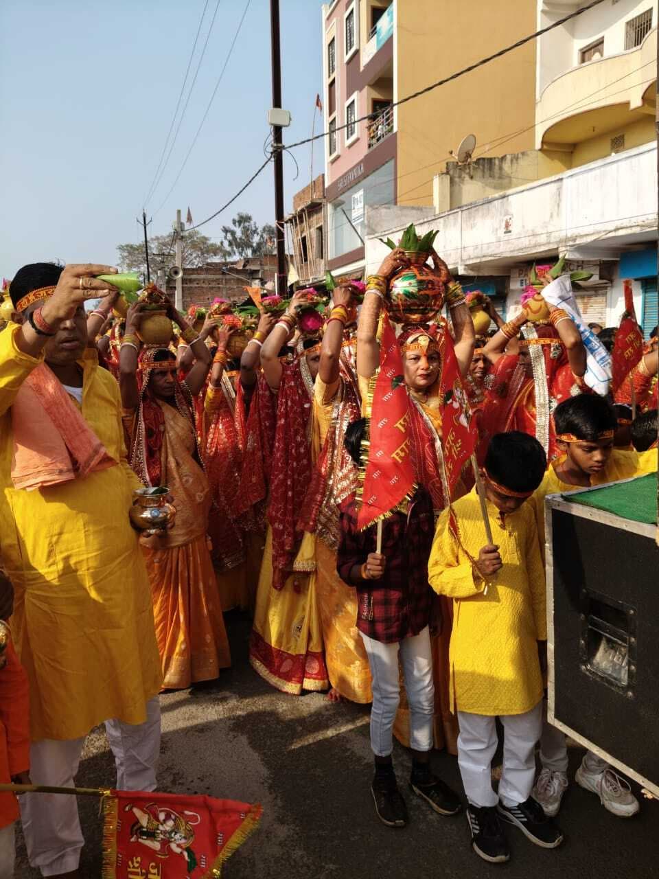 Religious news :कलश यात्रा के साथ रुद्र महायज्ञ व प्राण प्रतिष्ठा समारोह शुरू