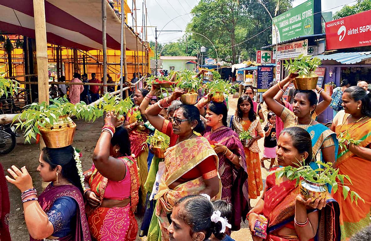 Rourkela News: रेलवे कॉलोनी में मां शीतला की पूजा शुरू, मां नौ रूपों में भक्तों को दर्शन देंगी