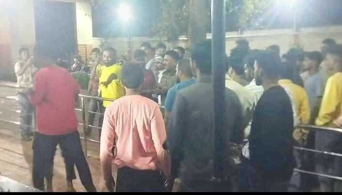 Chaibasa News : सड़क हादसे के बाद अस्पताल में हंगामा