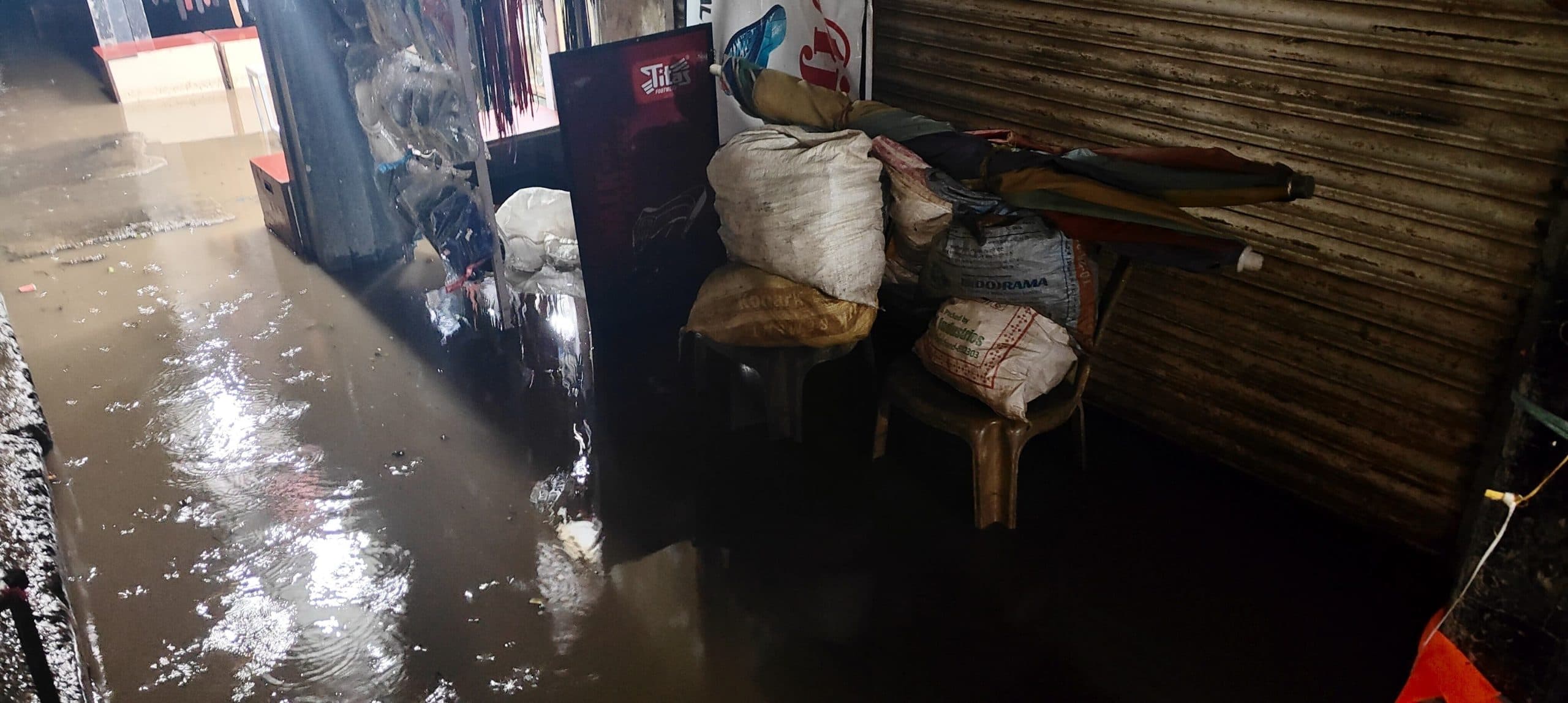 East Singhbhum News :  शिलान्यास हुआ पर सड़क नहीं बनी, जलजमाव से बेहाल घाटशिला