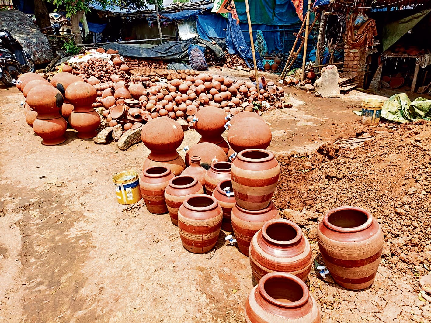 Rourkela News: राउरकेला के बाजारों में घड़े और सुराही की मांग बढ़ी, डिजाइनर मटके पहली पसंद