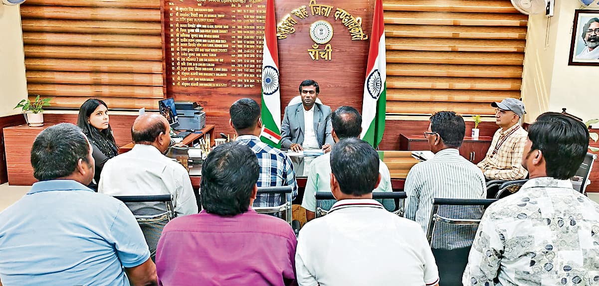 Ranchi News : जनता दरबार : बेघर महिला व उसके बच्चे के रहने की व्यवस्था करें : डीसी