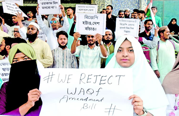 मुर्शिदाबाद में हिंसा की वजह से ठप हो गयीं ट्रेन सेवाएं, यात्रियों में दहशत