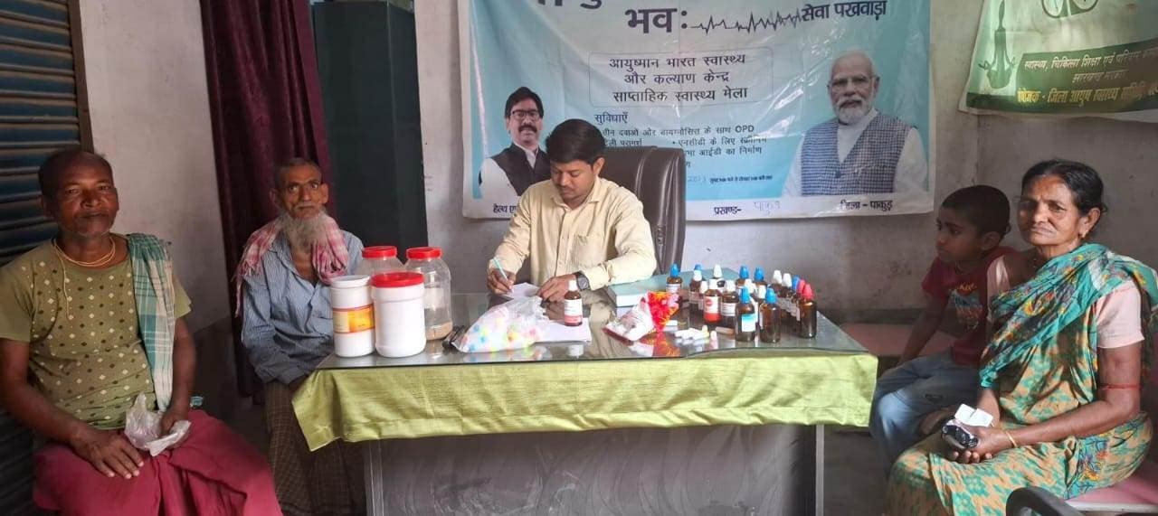 आयुष शिविर में 121 लोगों की हुई स्वास्थ्य जांच