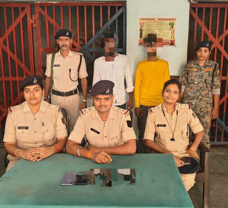 hajipur news . वारदात को अंजाम देने निकले दो बदमाश देसी पिस्टल के साथ गोरौल में गिरफ्तार