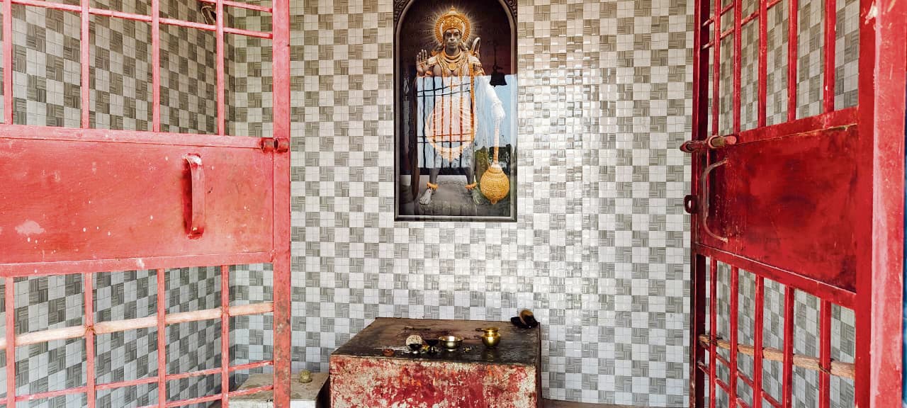 Gopalganj News : शाहपुर में हनुमान मंदिर से मूर्ति की चोरी, लोगों में आक्रोश