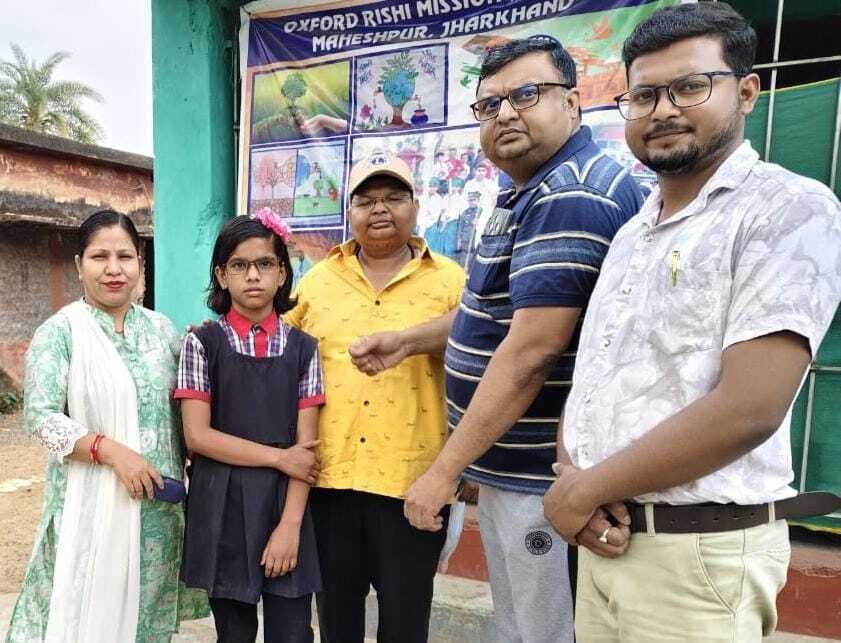 छात्रों के बीच किया निशुल्क चश्मे का वितरण