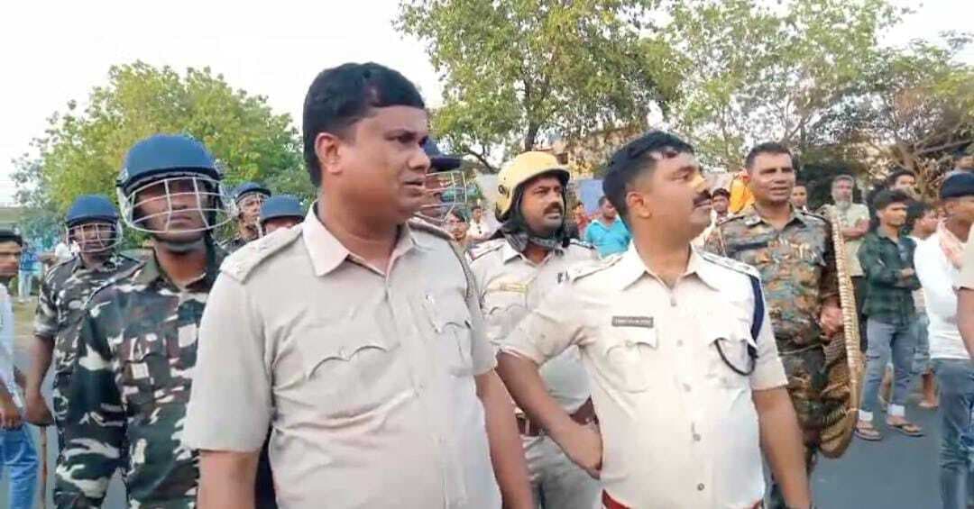 वक्फ संशोधन कानून के खिलाफ लोगों ने किया प्रदर्शन, भड़की हिंसा