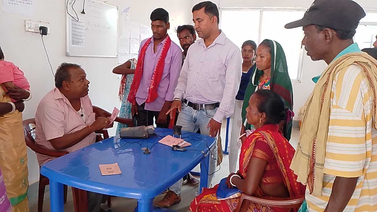 आइरिस स्कैनर आधारित ई-केवायसी कैंप का आयोजन