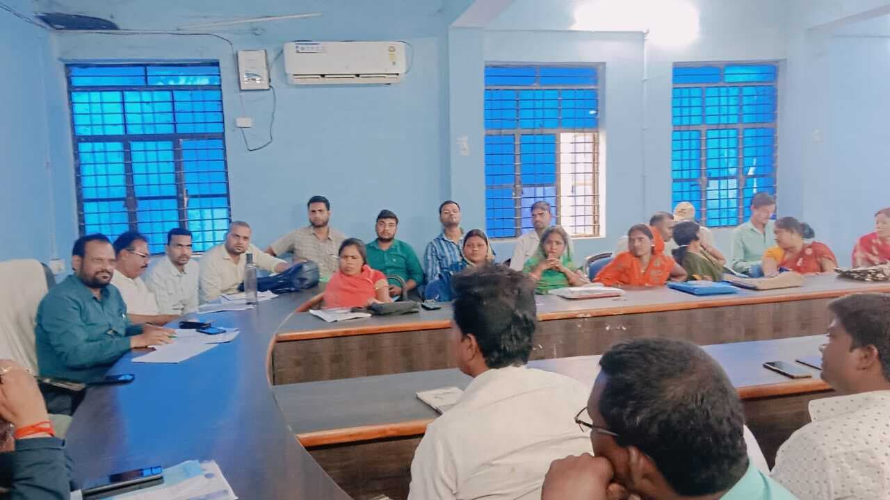 डीलरों के साथ एमओ ने की बैठक