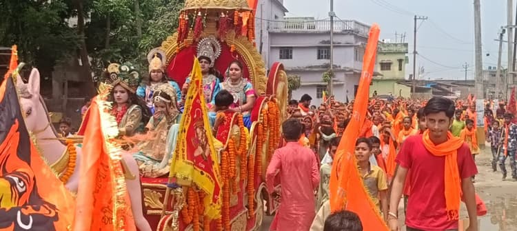 सालमारी में हनुमान जयंती को लेकर कलश शोभायात्रा निकाली गयी