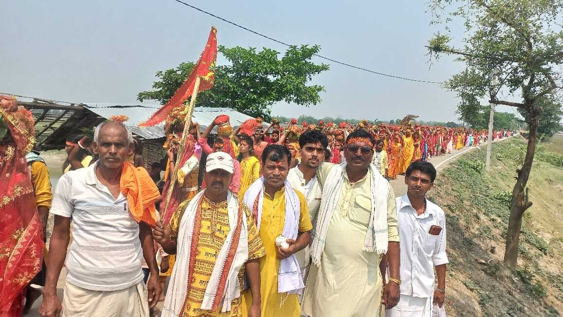 भगवान महादेव की प्रतिमा स्थापना को निकाली कलशयात्रा