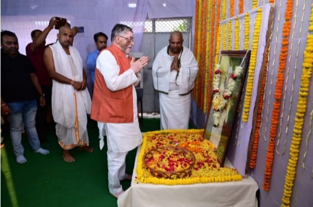 पूर्व कृषि मंत्री समेत परिजनों को राज्यपाल ने बंधाया ढांढस