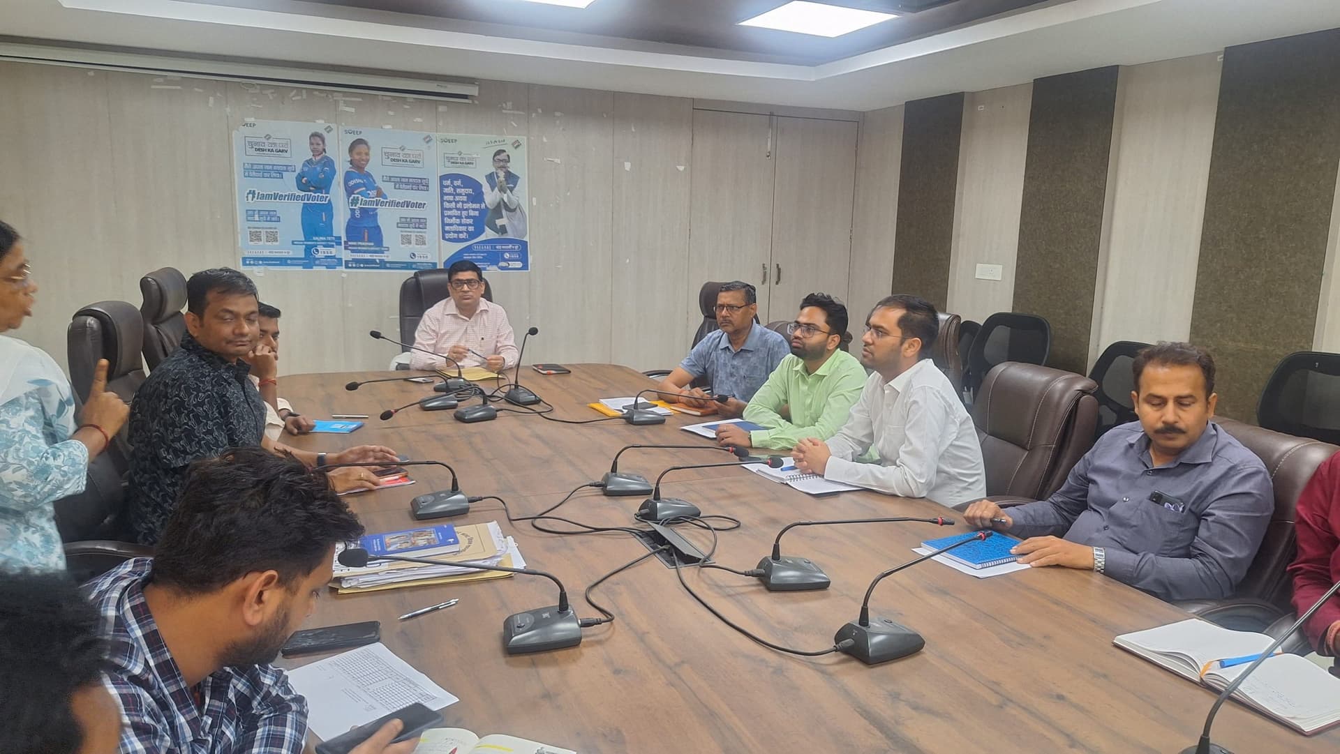 Deoghar news <bha>;</bha> नगर आयुक्त ने सफाई, आवास योजना, शहरी जलापूर्ति योजना की धीमी गति पर जतायी नाराजगी