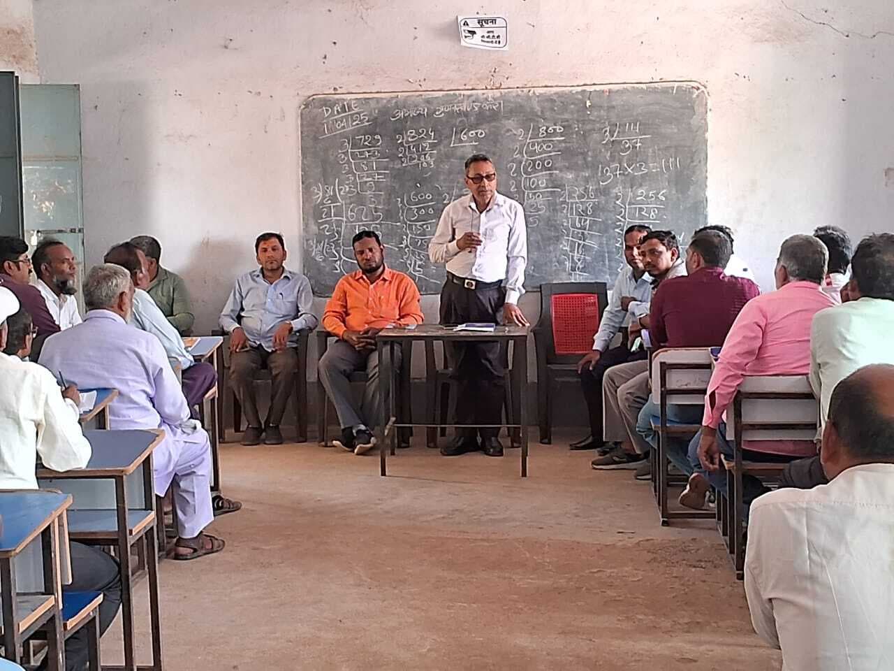 मध्याह्न भोजन का नियमित संचालन करें : बीइइओ