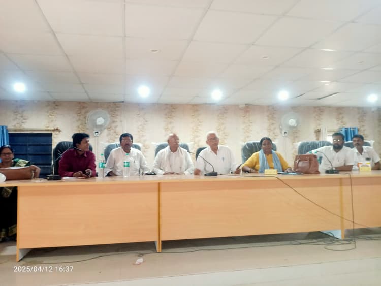 सेविका-सहायिका को दी जाती है चयन मुक्त की धमकी