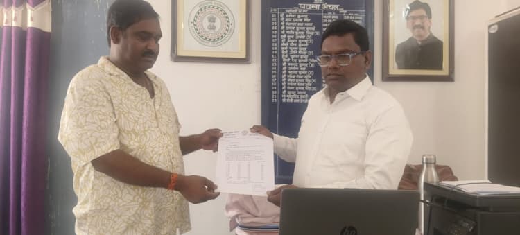 पूर्व विधायक पर 11 आम रास्ता बंद करने का आरोप