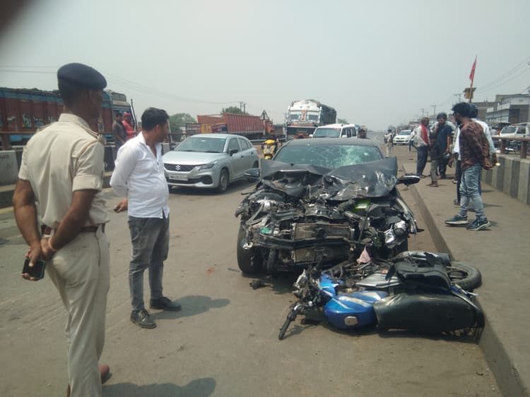 कोल डिपो में कार की टक्कर से बाइक से उछल गया सवार, गयी जान