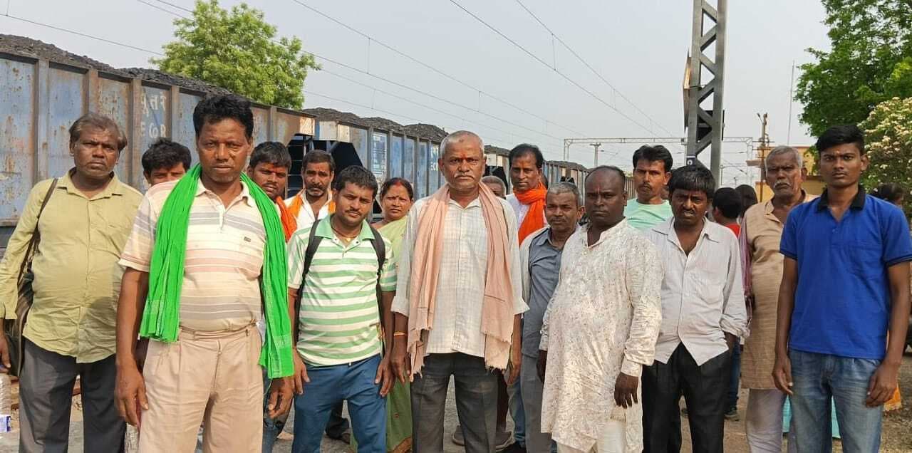 जोड़ामो रेलवे स्टेशन पर ब्रिज का हो पुनर्निर्माण